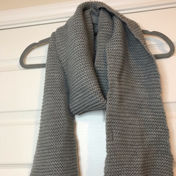 Calvin Klein Knitted Grey Chunky Scarf - Picture 2 of 5